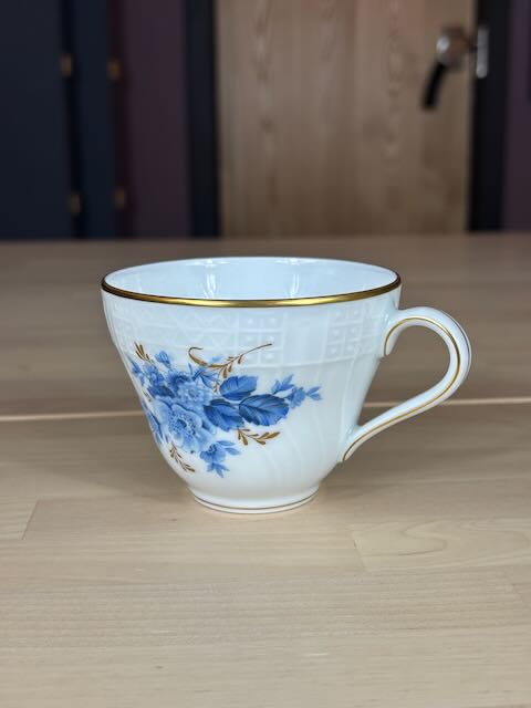 德國 Hutschenreuter 獅牌 金邊咖啡杯